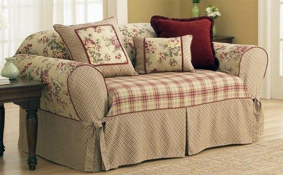 Мягкая мебель разноцветная