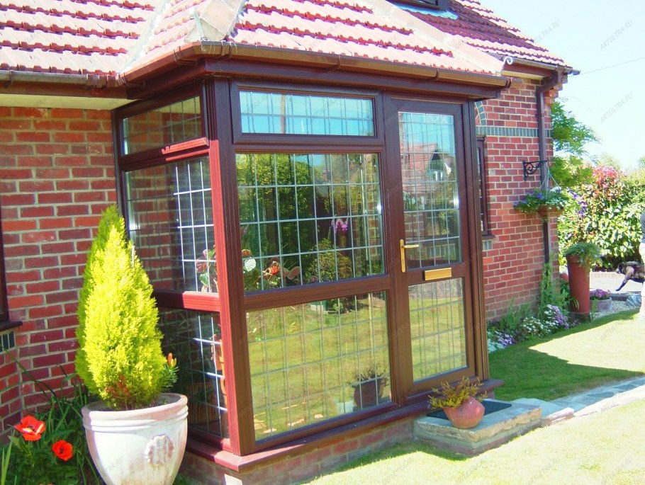 Остекленный тамбур в частном доме