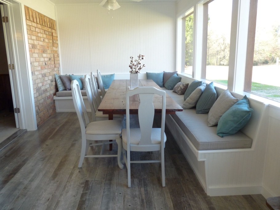 Кухня гостиная с диваном