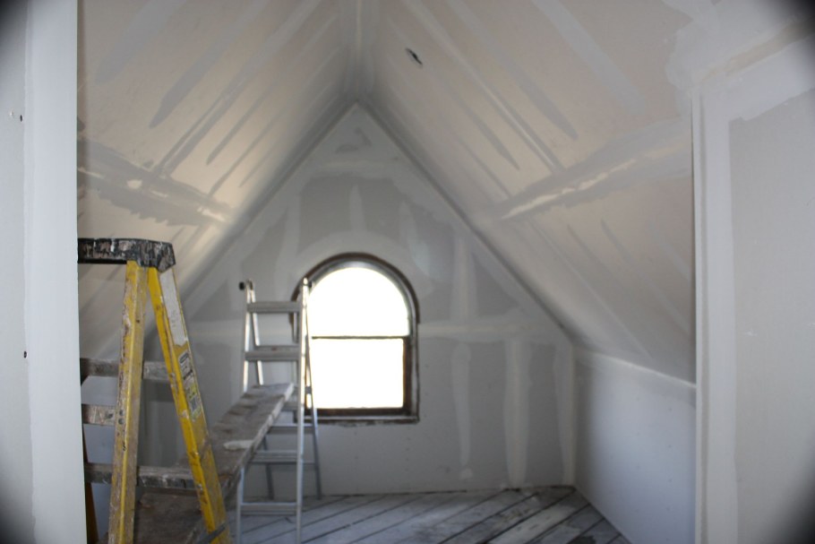 Обшивка мансарды гипсокартоном