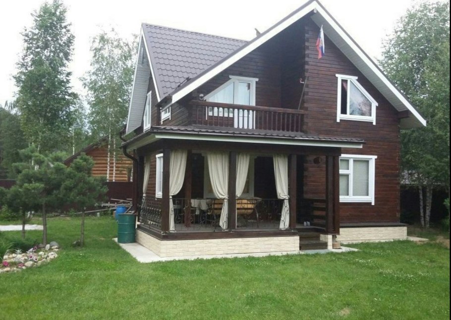 Красивый каркасный дом с террасой
