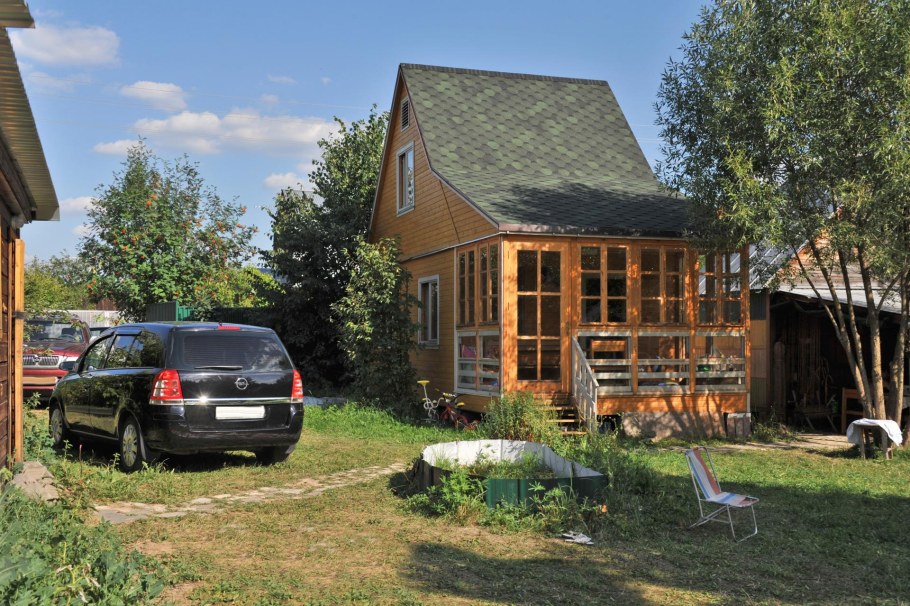 Кирпичный домик дача с участком