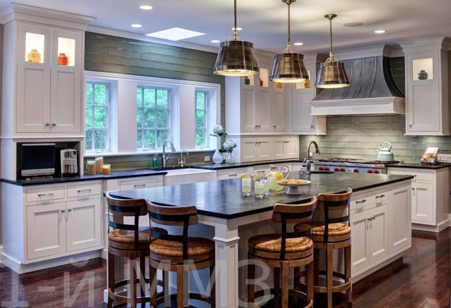 Черно бежевая кухня