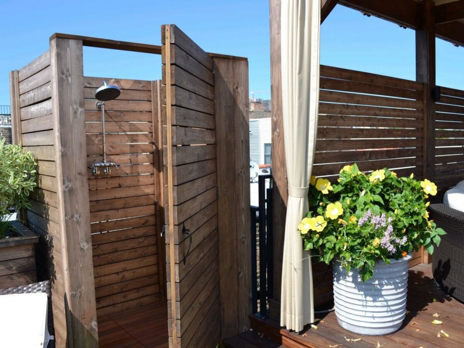 Летний душ из поддонов