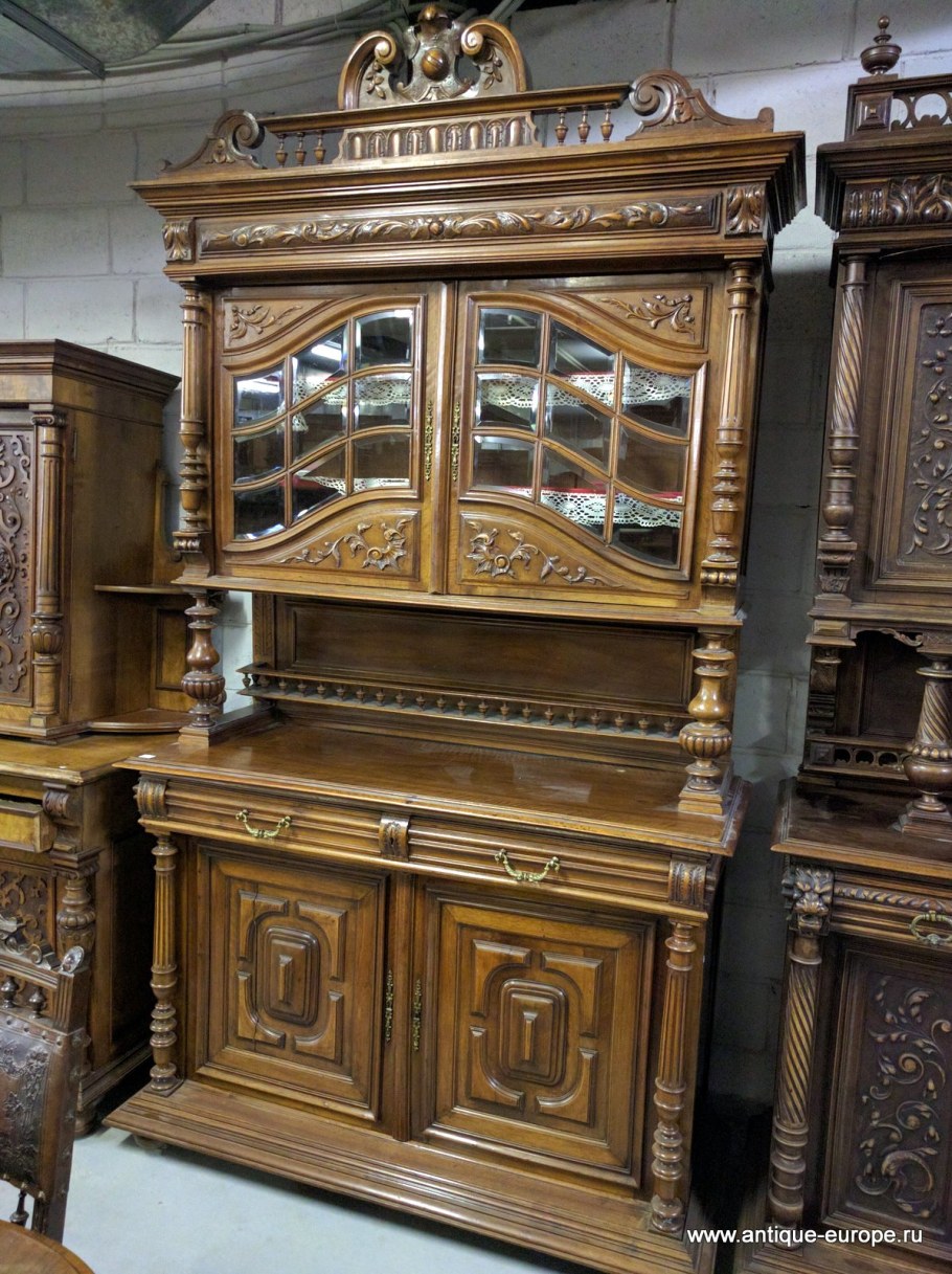 Румынский резной буфет Mobex