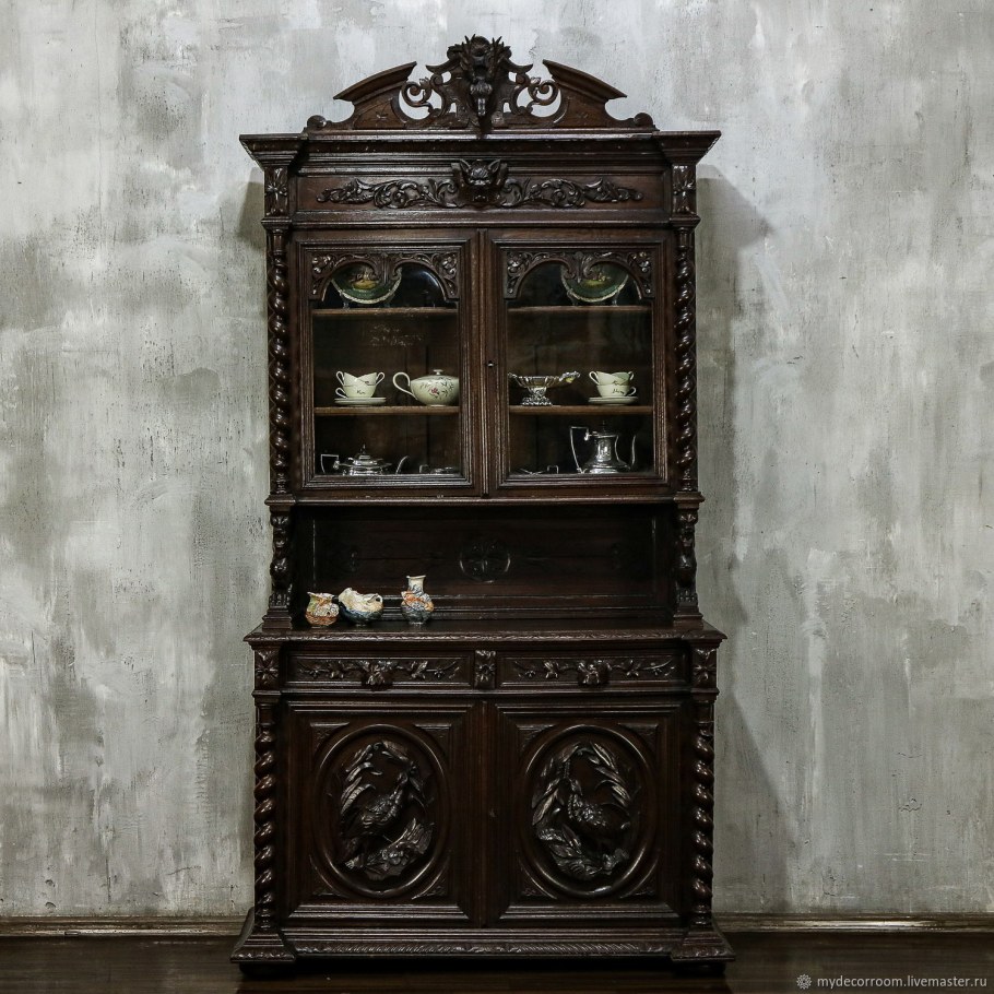 Сервант антиквариат Ренессанс