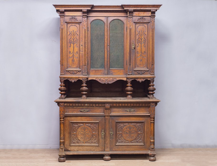 Буфет старинный из дерева