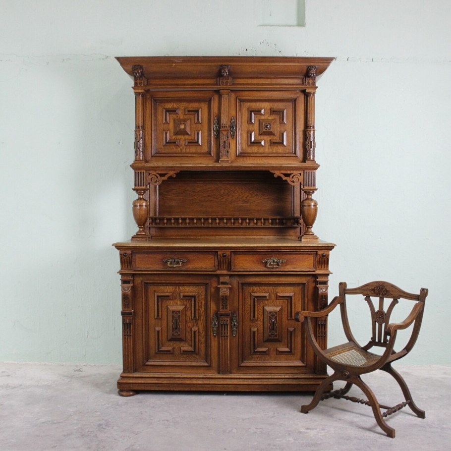 Старый сервант