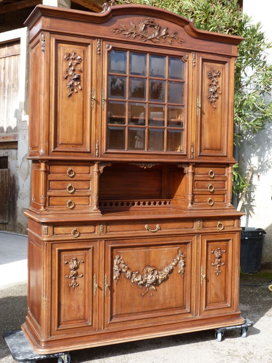 Старый кухонный буфет