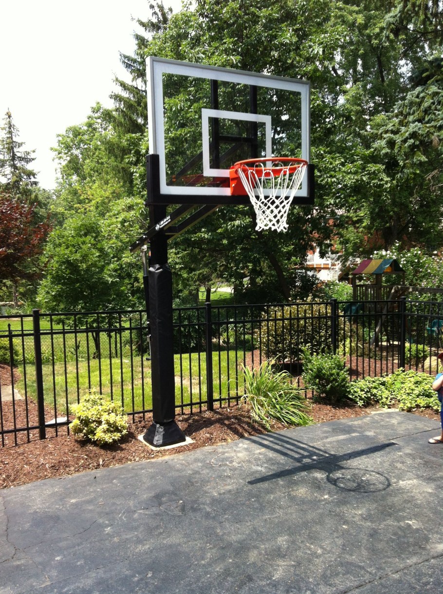 Баскетбольное кольцо на даче