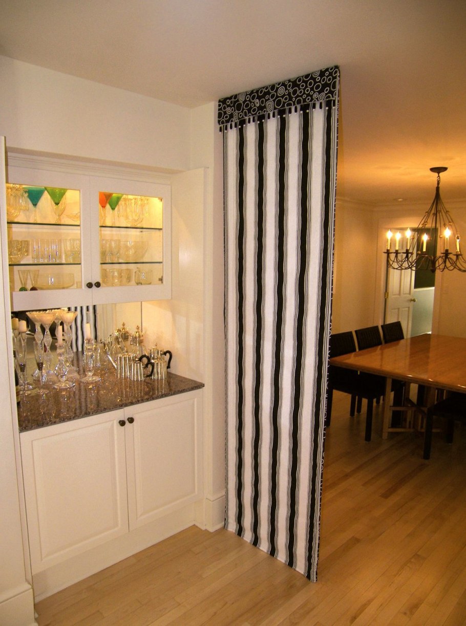 Разделение пространства в комнате шторами