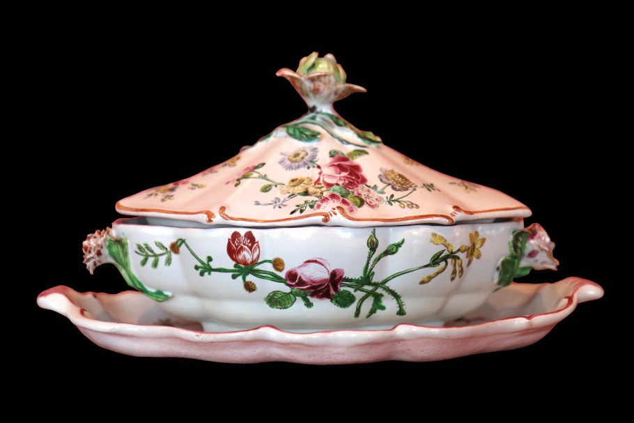 Монохромная посуда