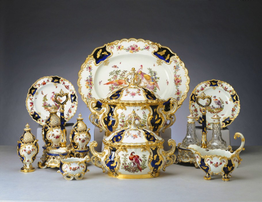 Посуда с синим рисунком