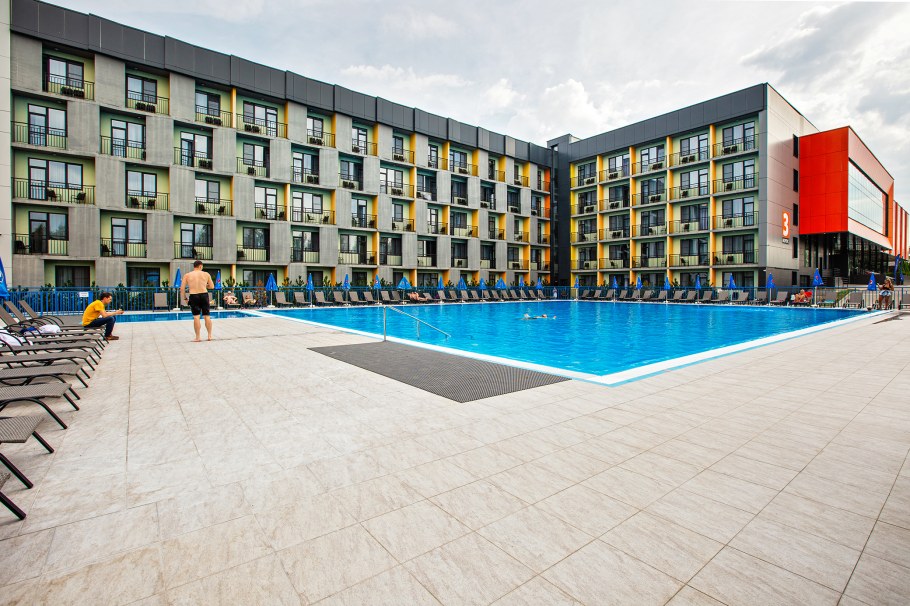 Свежий ветер отель бассейн