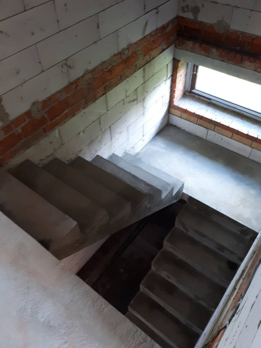 Лестница из швеллера на второй этаж