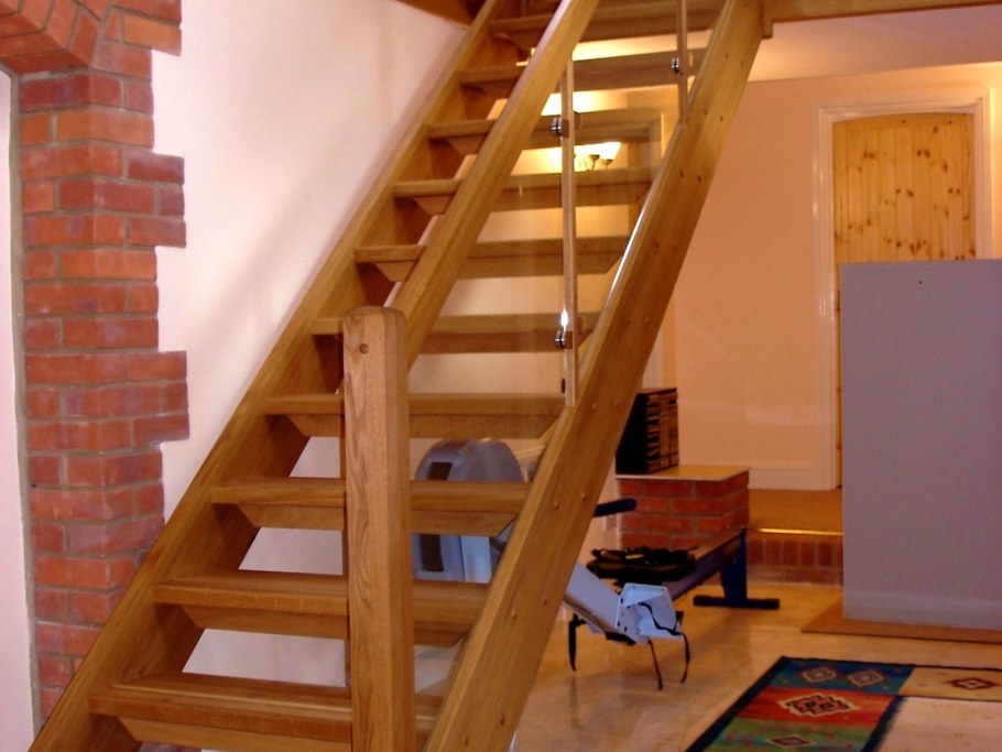 Черновая деревянная лестница