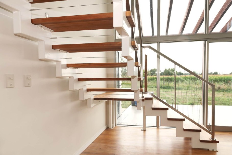 Консольная лестница из металла