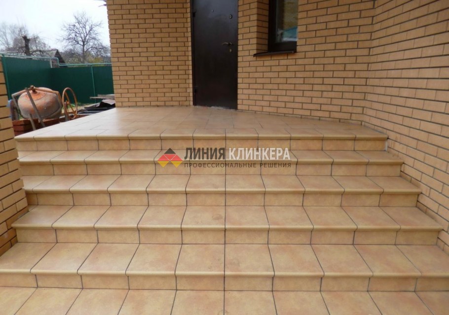 Отделка крыльца бетонной плиткой