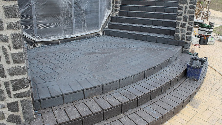 Плитка на крыльцо и ступени нескользкая