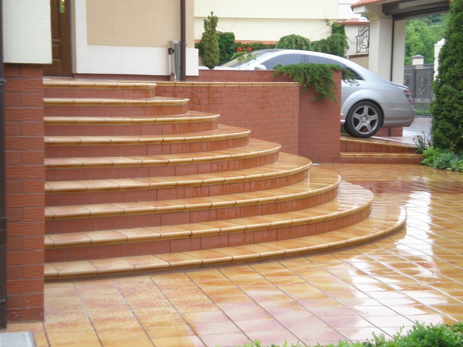 Плитка на крыльцо и ступени нескользкая