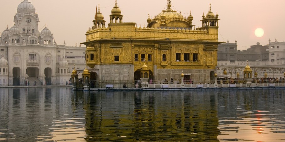 Золотой храм в Мумбаи Индия фасад