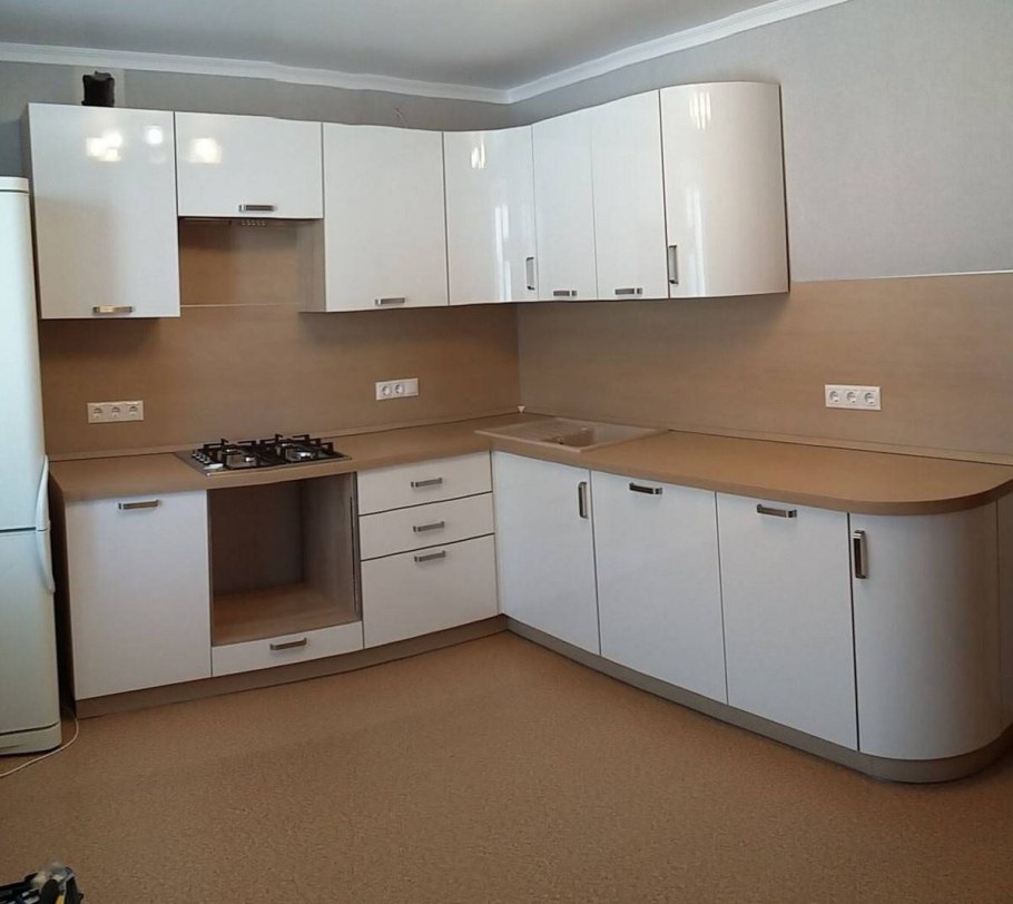 Угловые кухни из пластика