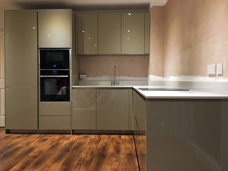 Глянцевые фасады для кухни