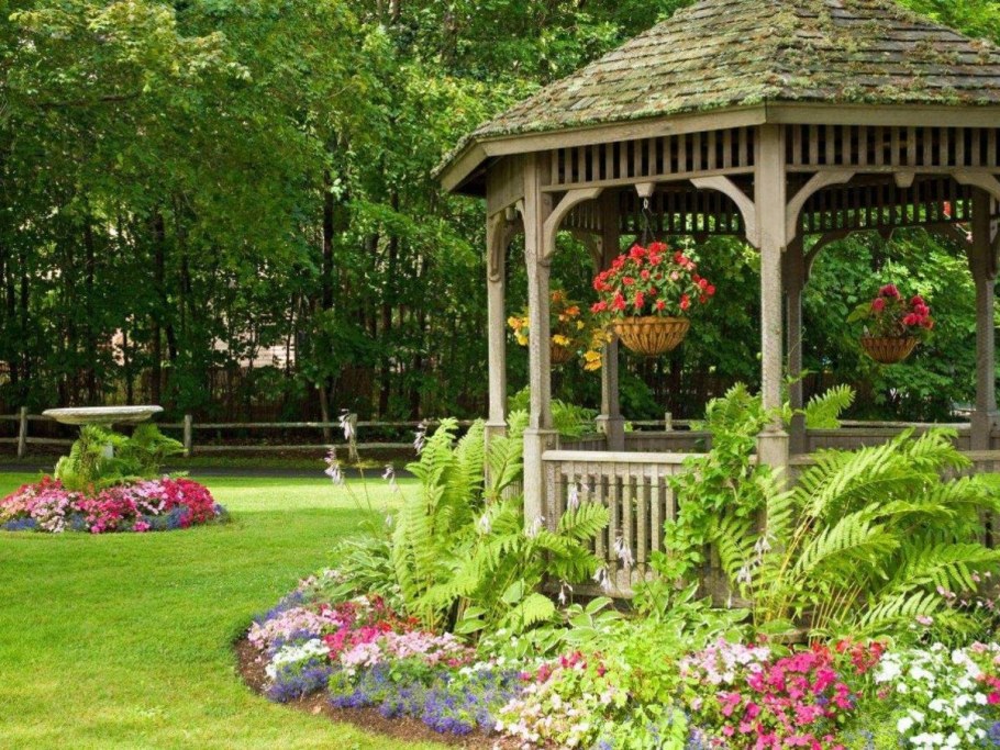 Пергола в английском саду