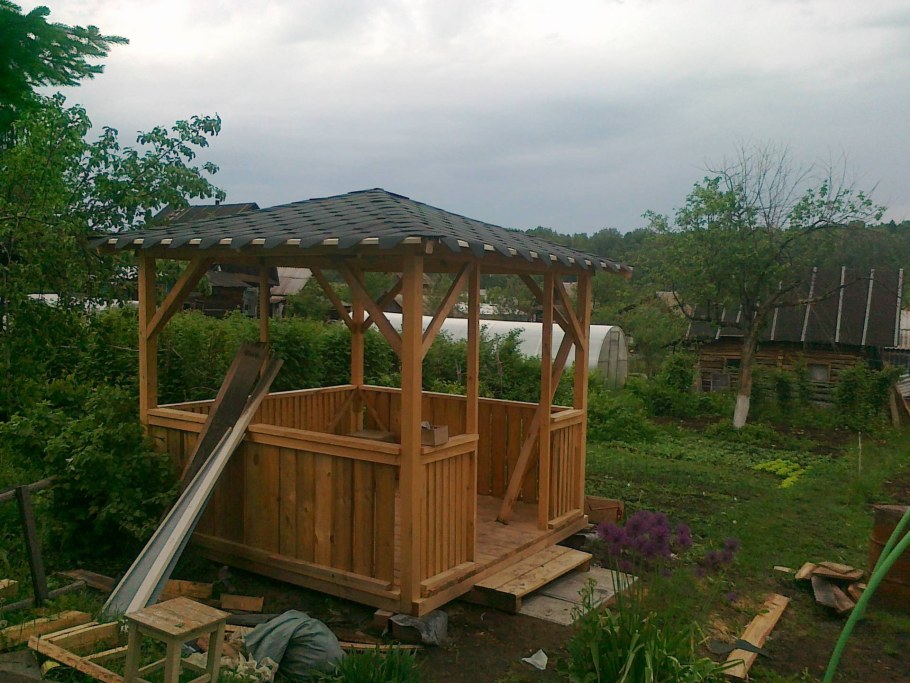 Простые беседки для дачи