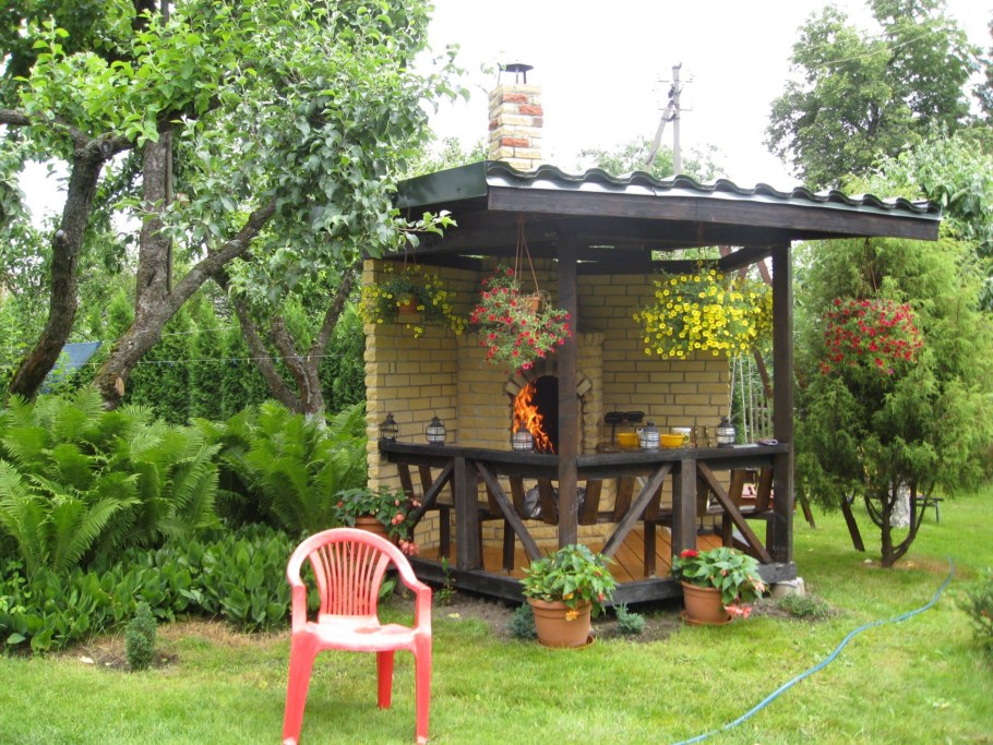 Место для барбекю в саду