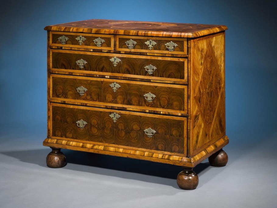 Комод Queen Anne Style