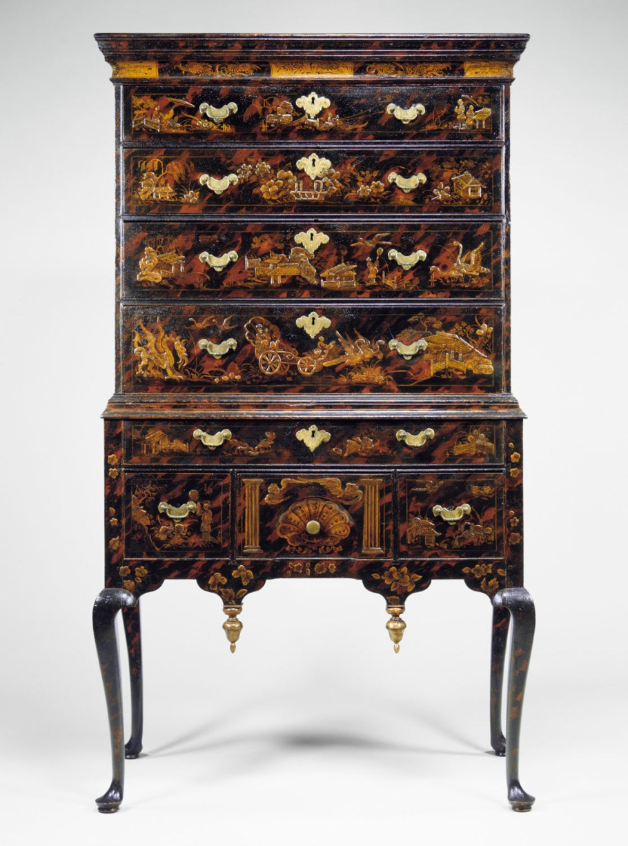 Царский комод