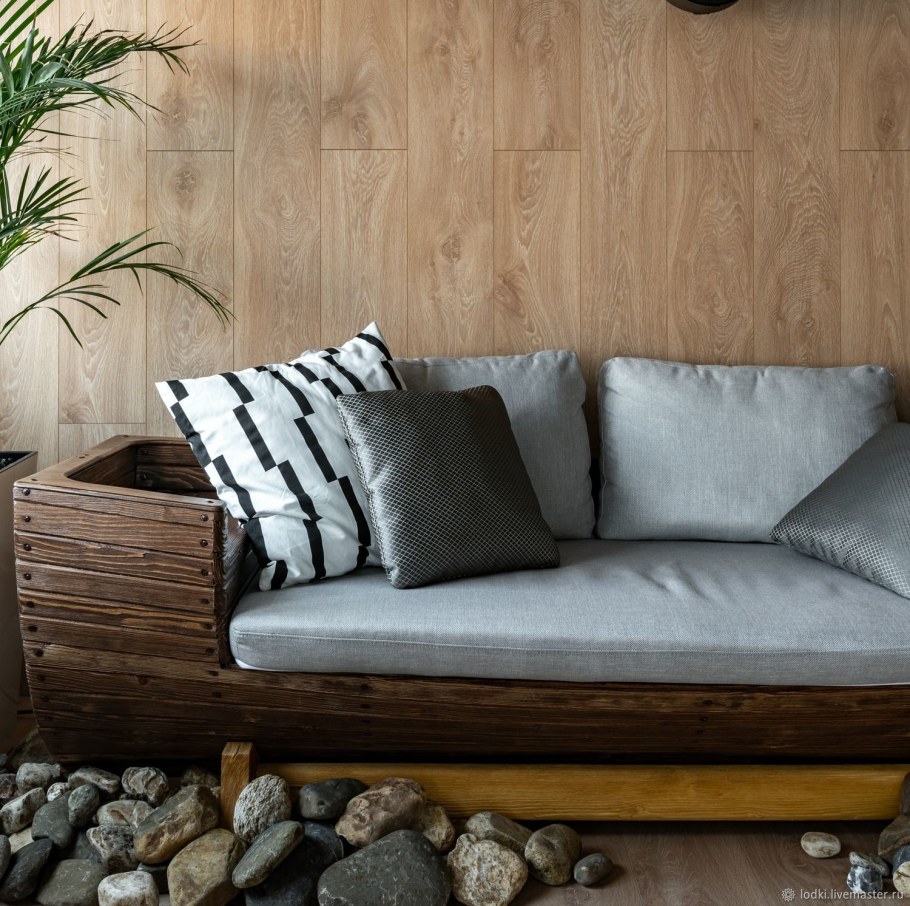 Диван из лодки деревянной