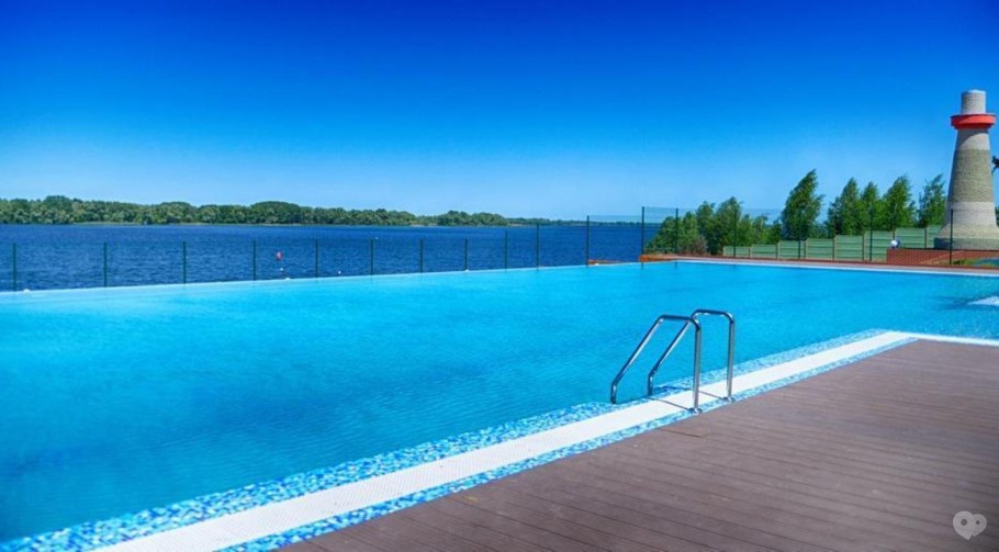 X Clinic Репино бассейн на крыше