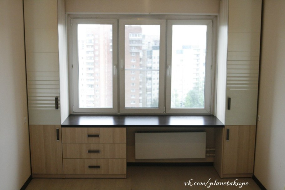 Шкаф у окна в детской икея