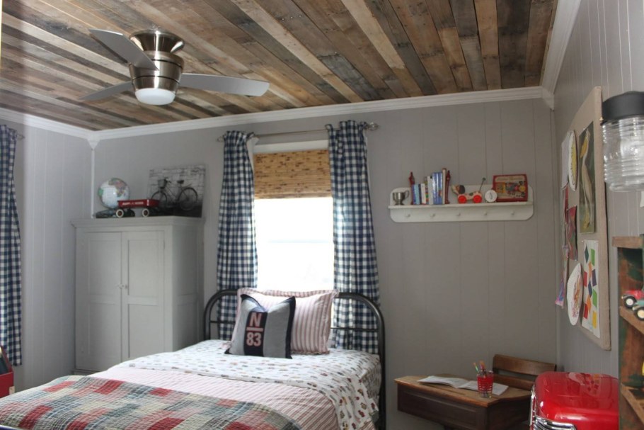 Потолок в сельском домике