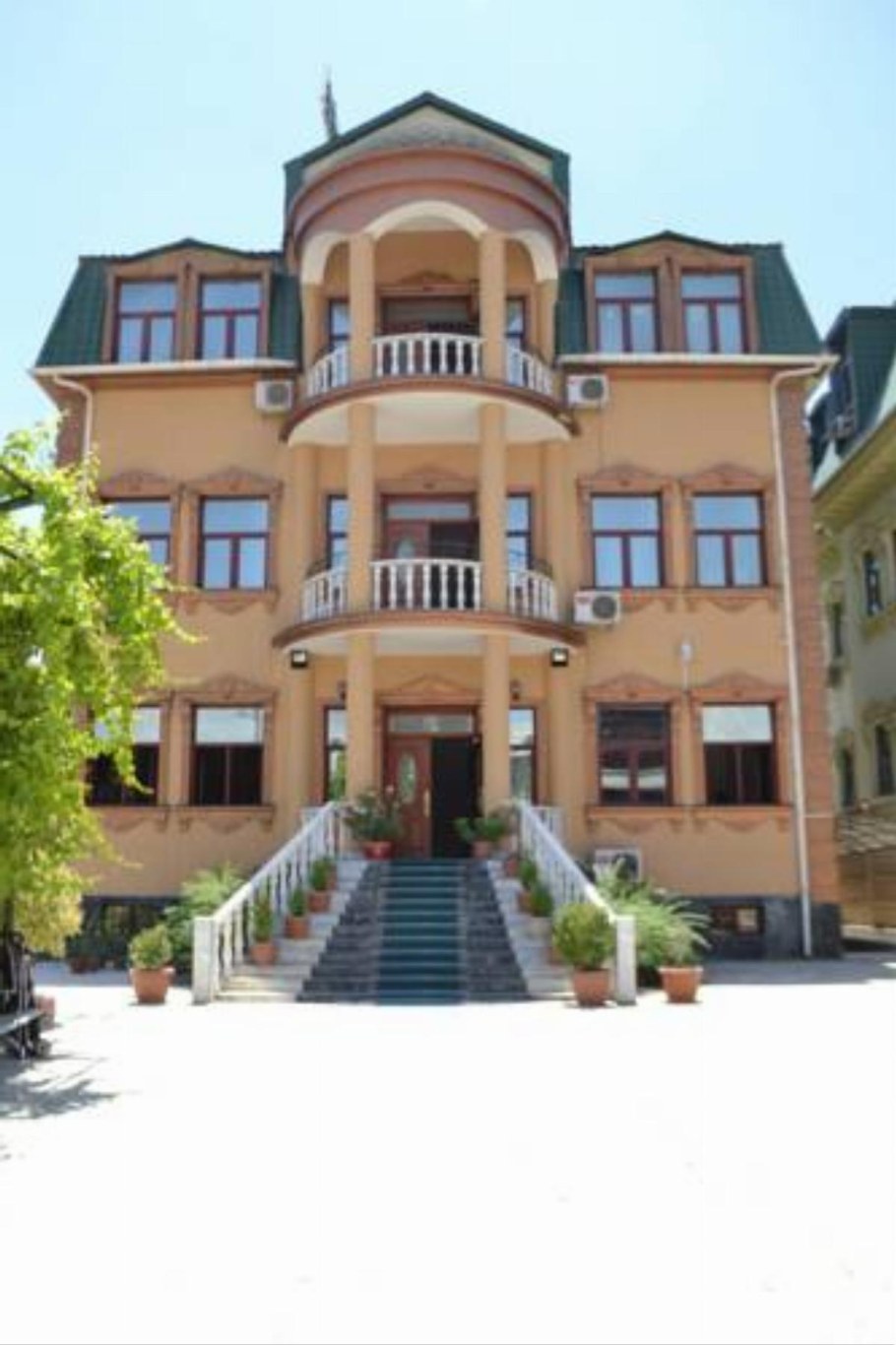 Дом в Таджикистане в Душанбе