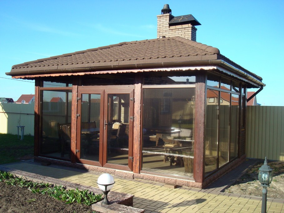 Беседка закрытая с патио