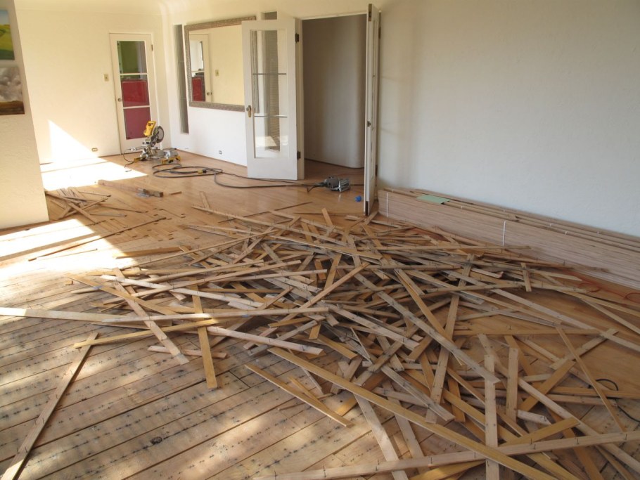 Демонтаж покрытия пола из дерева