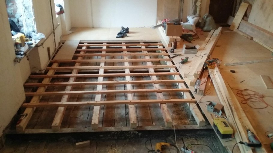 Демонтаж деревянного пола