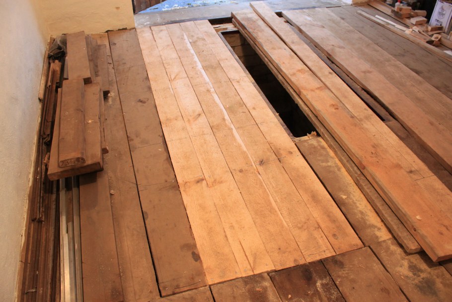 Демонтаж пола в хрущевке