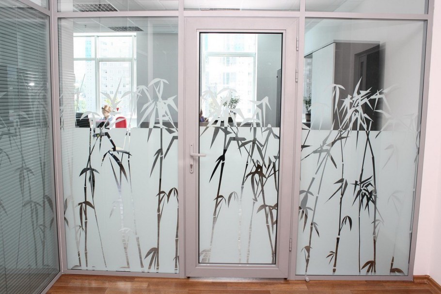 Обклеить холодильник самоклеющейся пленкой