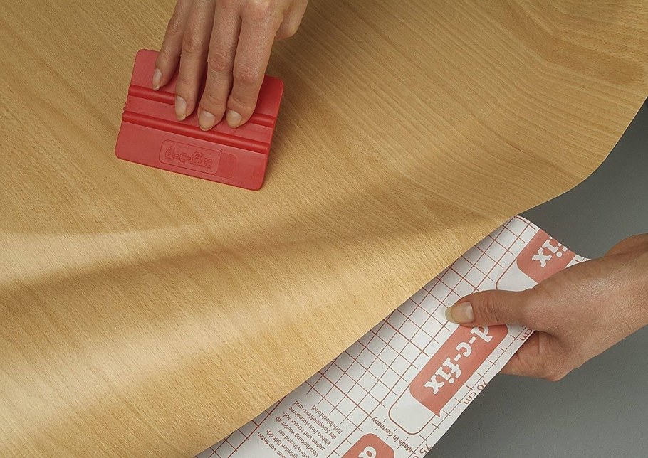 Обклеить дверь пленкой