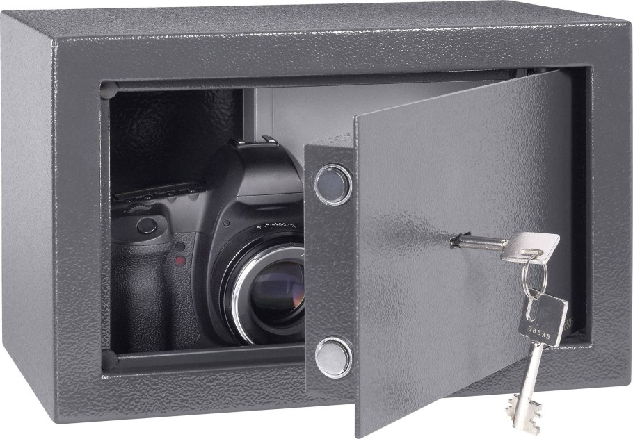 Трезор сейфы владелец Баженин автомобили