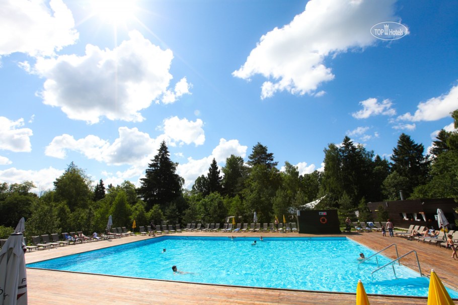 Отель Fresh Wind открытый бассейн