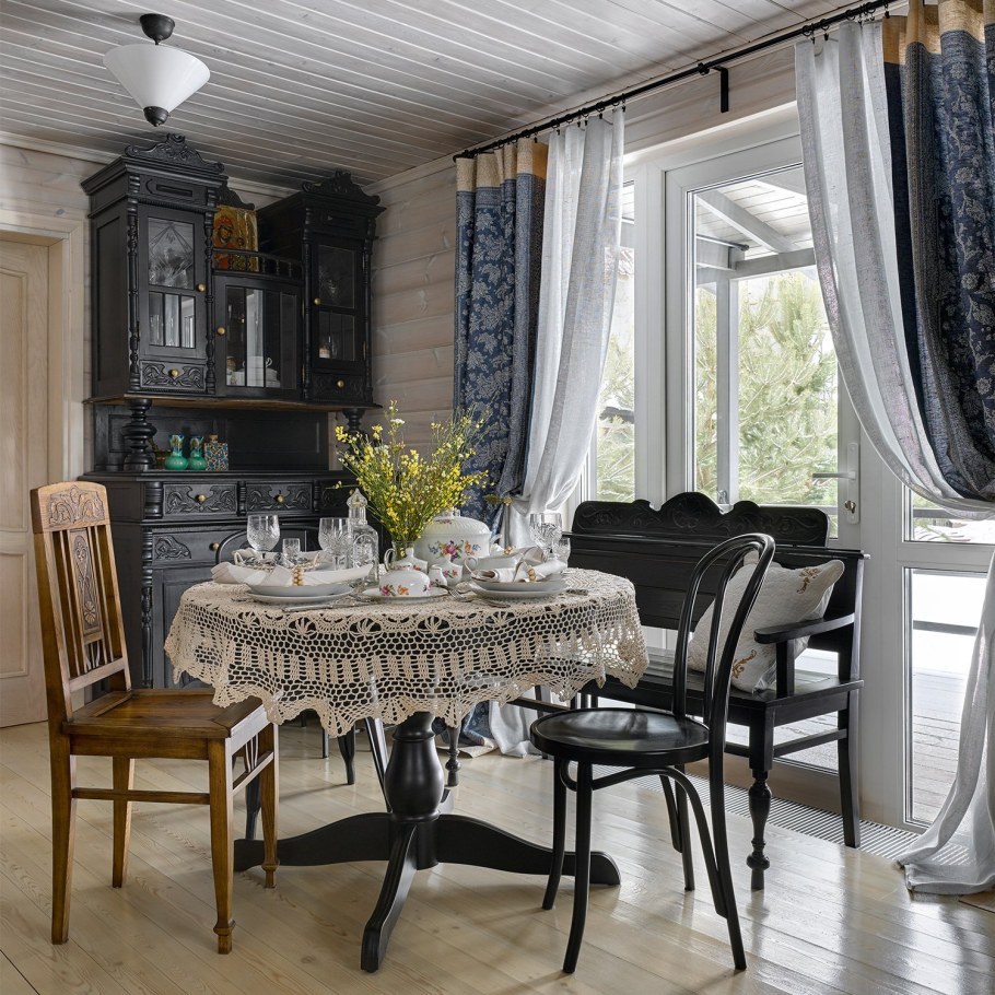 Маленькая гостиная в дачном доме