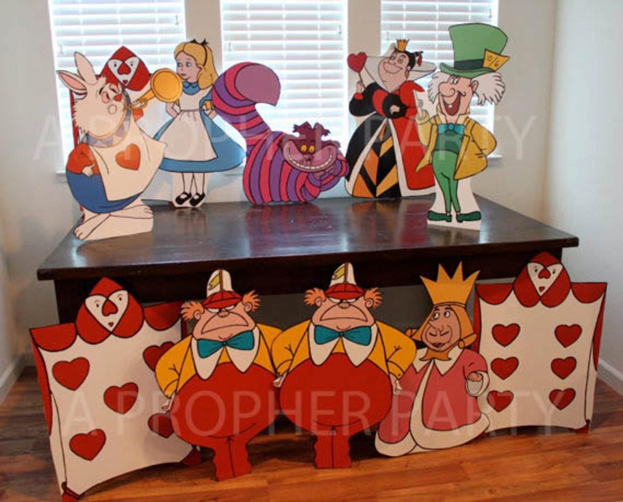 Чайный сервиз безумное чаепитие