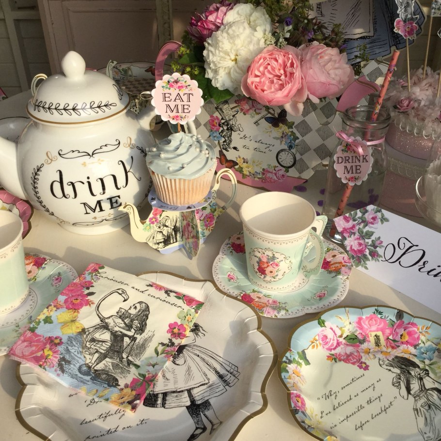 Оформление в стиле Алиса в стране чудес