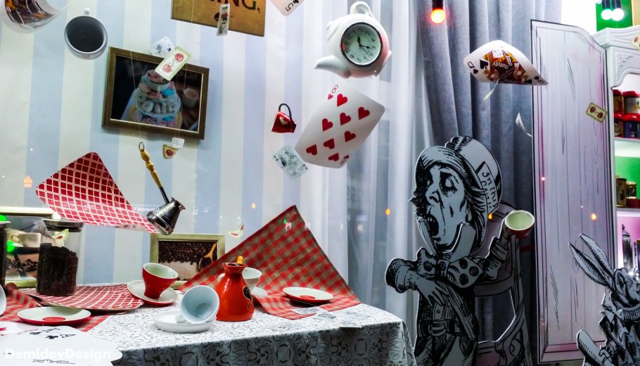 Алиса в Зазеркалье интерьер