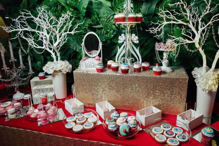 Вечеринка Алиса в стране чудес